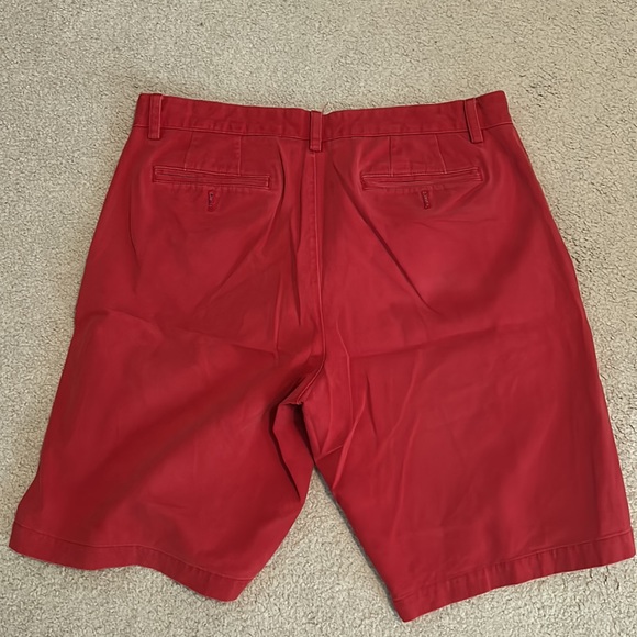 Red Banana Republic khaki shorts - Picture 2 of 3